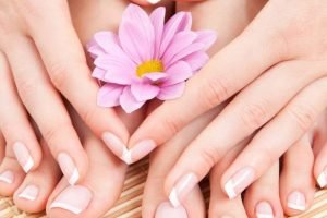How to do a manicure and Pedicure at home? Find a guide here!