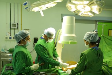 best Orthopaedic surgeon in jalandhar is doing operation