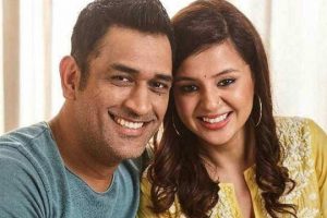 Wife Sakshi writes an emotional post on Dhoni's retirement